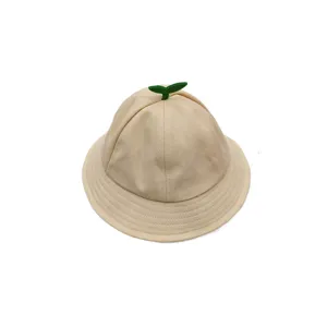 Carino cappello da sole per bambini con decorazione di pianta verde, beige versatile.