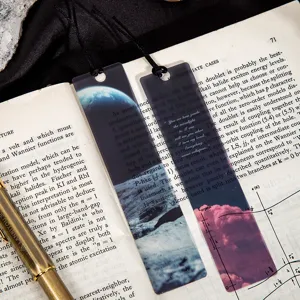 Marque-pages PET mat avec design spatial cosmique pour la lecture, le journal et la décoration.