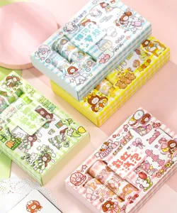 Set regalo con nastro washi e adesivi carini per diario e cancelleria decorativa utile.
