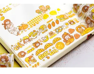 Dettaglio nastro adesivo carino con illustrazioni disegnate, set adesivi per diario giallo.