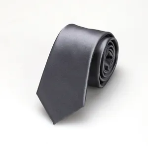 Corbata delgada lisa gris oscuro para hombres y mujeres, ropa formal de negocios y uso diario.