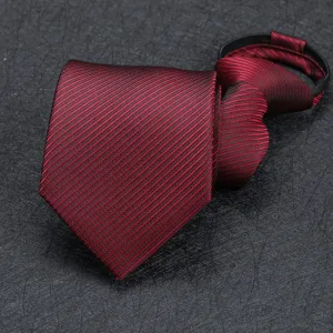 Cravate homme zippee rayee rouge noir formelle mariage affaires vetement vue de detail