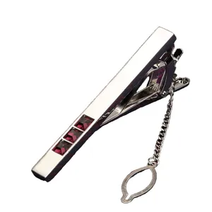 Pince à cravate homme argentée avec cristaux violets accessoire élégant pour le costume.
