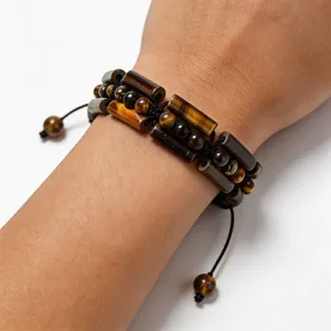 Herren dreireihiges Perlenarmband mit zylindrischen Kunststeinen und verstellbarer Kordel.