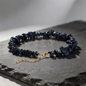 Bracelet en pierre de sable bleue ou chaenette de cheville reglable pour l'ete.