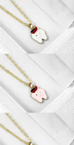 Graziosa collana con ciondolo a forma di dente di cartone animato con catena d'oro.