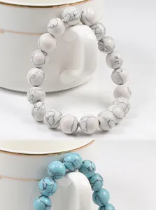 Bracelets de perles élastiques tendance, avec texture de turquoise blanche et bleue.