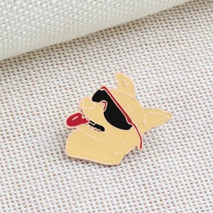 Leuke cartoon hond geëmailleerd metalen speld badge voor kleding hoeden tassen accessoires.