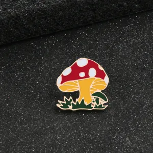 Spilla smaltata fungo carino lega spilla cartone animato risvolto pianta gioielli per zaino