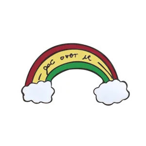 Spilla smaltata arcobaleno nuvola, graziosa spilla in lega colorata per vestiti e borse.