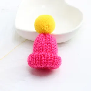 Miniature knitted pink pom-pom hat brooch charm, cute sweater bag pendant decoration.