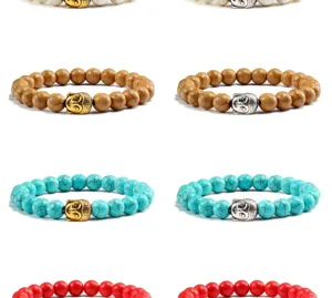Kleurrijke stenen kralen armband met metalen Boeddha hoofd, elastisch design voor dagelijks.