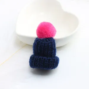 Cute knitted beanie hat brooch with pink pom-pom, perfect clothing and bag charm decor.
