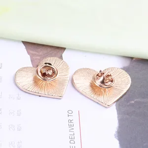 Gold heart-shaped brooch pins back display metal butterfly clasp accessories fashion decor 80c