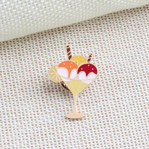 Leuke geëmailleerde ijsjescoupe broche pin, legering creatief kledingaccessoire badge voor hoed.