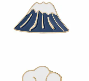 Berggipfel und Wolke Emaillierte Brosche Set, kreative Legierung Cartoon Anstecknadel.
