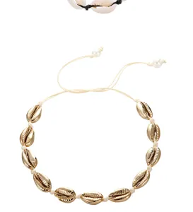 Collana girocollo con conchiglie di cauri dorate fatte a mano stile hawaiano