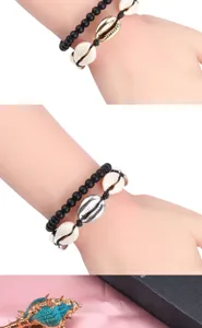 Dettagli del bracciale intrecciato con conchiglie e perle nere boho per vacanza.