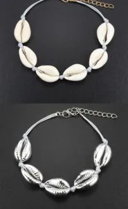 Handgefertigtes Muschelarmband mit Karabinerverschluss und Verlängerungskette für den Sommer.