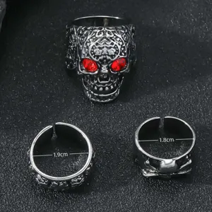Ensemble de bagues tête de mort punk vintage avec yeux en cristal rouge et métal rétro.