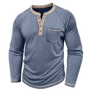 Chemise Henley homme à manches longues avec patte de col contrastée et poche poitrine.