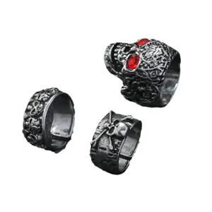 Ensemble de bagues tête de mort punk vintage pour hommes aux yeux de cristal rouge.