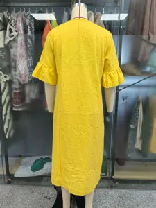 Abito midi giallo tinta unita con maniche corte a volant, abito t-shirt estivo.
