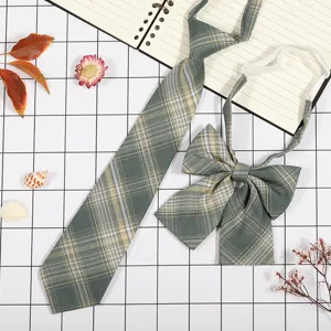 Set cravatta e fiocco JK a quadri verdi, cravatta preannodata per uniforme scolastica.