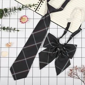 Set cravatta e farfallino scozzese stile JK giapponese, design classico per look college.