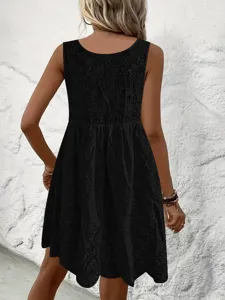 Robe noire sans manches en jacquard vue dos, élégante mode femme pour l'été chic.