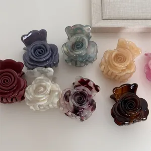Pince à cheveux rose française pour femme, pince requin fleur minimaliste chic élégante.