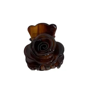 Pince à cheveux rose marron pour femme, pince requin florale élégante de taille moyenne.