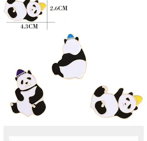 Detalle de broche esmaltado de panda de dibujos animados con artesanía de aleación y diseño animal.