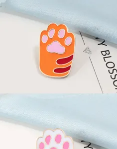 Cute cat paw enamel pin, cute cartoon alloy brooch badge for clothes, hats, and bags.