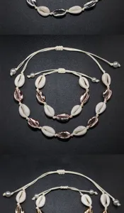 Vista dettagliata del set di gioielli in conchiglia boho con collana e bracciali regolabili.
