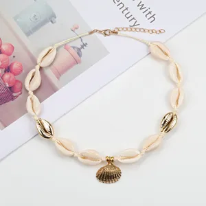 Collana girocollo con conchiglie fatte a mano boho con ciondolo dorato chiusura a moschettone