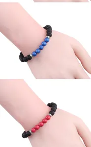Detailansicht des Perlen-Lava-Stein-Armbands mit bunten Türkisperlen und silbernen Abstandhaltern.