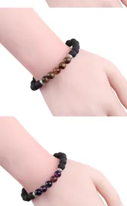 Vulkanstein und Tigerauge Perlenarmband Detail, Naturstein Energie Armreif fur Damen.