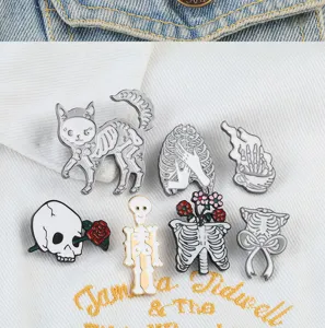Broche chat squelette rétro drôle créative badge émaillé Halloween bijou gothique