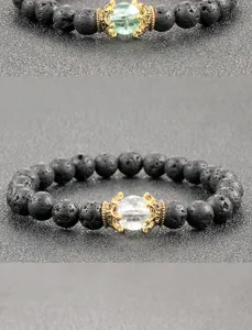 Stilvolles Lavastein Perlenarmband mit edlem Legierung Krone Kristall Detailansicht.