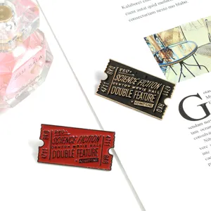 Creativo pin de esmalte de boleto de cine, broche de aleacion retro para bolsos y camisas.