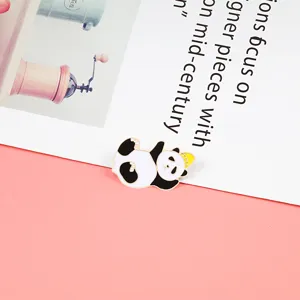 Bonito broche esmaltado de panda para ropa, sombreros y bolsos, joyería de aleación de alta calidad