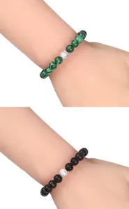Gedetailleerd overzicht van 8mm natuurstenen kralen armbanden voor koppels stenen.