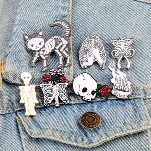 Broche Squelette Vintage Halloween en Émail d'Alliage Drôle Crâne de Fantôme Cage Thoracique Chat Épinglette Veste en Jean Badges Gothiques Cadeaux Pour Amis Unisexe