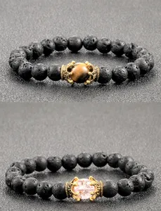 Vulkanstein Perlenarmband Detail mit goldener Krone, Tigerauge und Edelstein für Herren Damen.