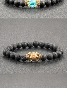 Vulkangestein Perlenarmband mit Legierung Krone Mittelstück und Gummizug Detailansicht.