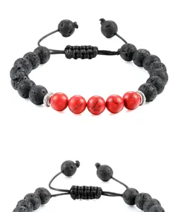Verstelbare armband van zwarte lavasteen en rode turkoois voor yoga en meditatie.