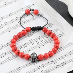 Rood turquoise kraal armband met legering Spartaanse helm bedel en verstelbaar zwart koord.