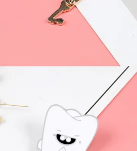 Leuke cartoon tand broche emaillen pin medische metalen badge sieraden mode accessoire