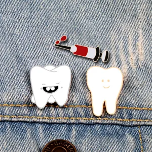 Schattige Cartoon Emaille Broche Van Legering Tand Spuit Badge Voor Student Geneeskunde Kleding Decoratie